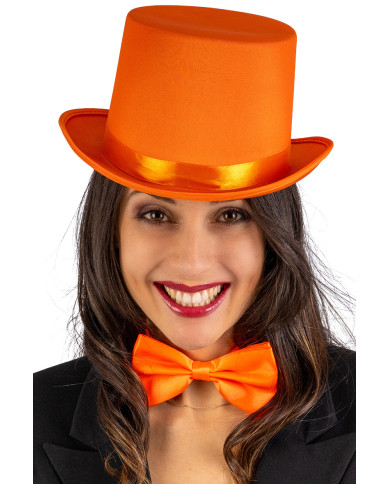 Pajarita naranja fluorescente de tela sobre cartoncillo