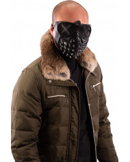 Maschera nera con occhi coperti da una rete in plastica nera e