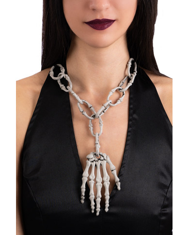 Kette mit Skeletthand und Pappschild/Etikett