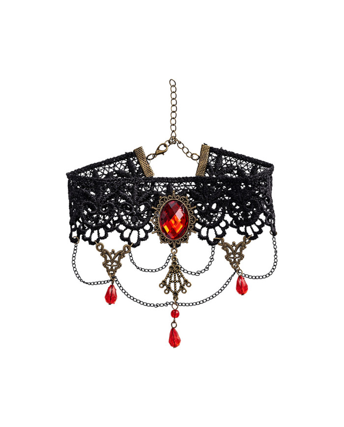 Collier avec dentelle et gemmes rouges, sur papier cartonné