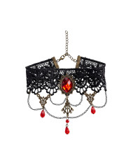 Collier avec dentelle et gemmes rouges, sur papier cartonné