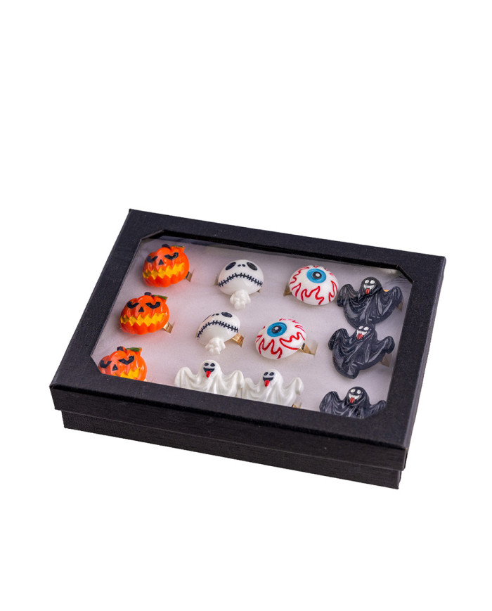 Bague halloween, modèles assortis, sur un présentoir Bague halloween, modèles assortis, sur un présentoir