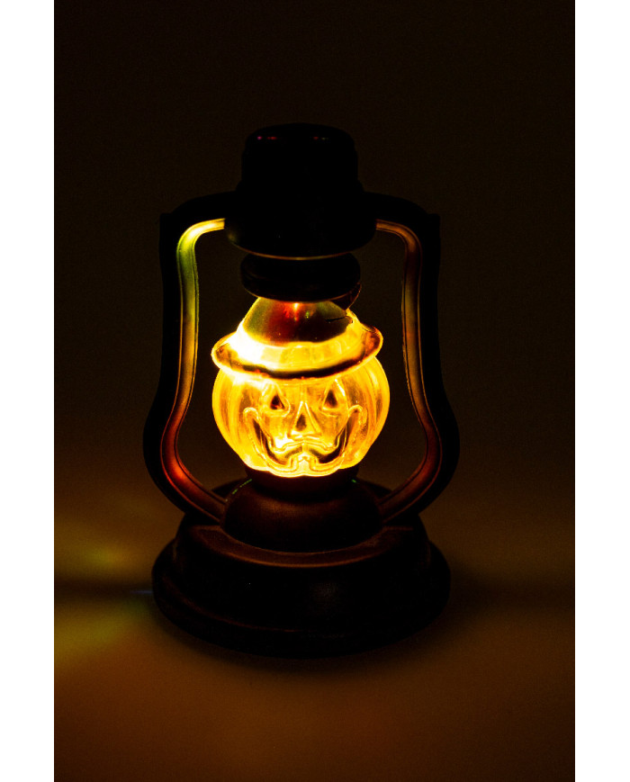 Lanterna con luci in plastica mod.ass. h.cm.10 ca.(batterie incluse) in espositore Lanterna con luci in plastica mod.ass. h.cm.10 ca.(batterie incluse) in espositore