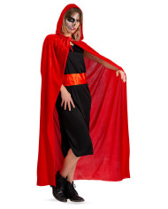Cape en velours rouge avec capuche, long. 130 cm env., dans un sachet avec crochet