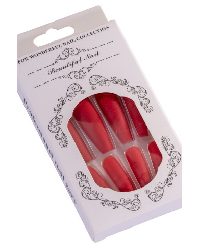 Ongles rouges longs, dans une boîte