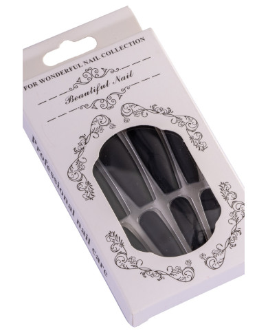 Uñas negras largas en caja