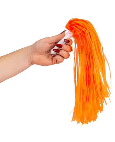 2 Pompons, orange fluoreszierend, auf Pappkarton 2 Pompons, orange fluoreszierend, auf Pappkarton