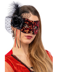 Maschera in tessuto con paillettes rosse e decorazioni con cavallotto