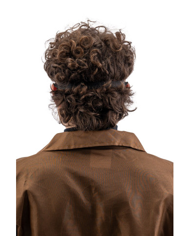 Máscara de hockey ensangrentada de plástico con solapa de cartón