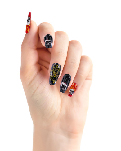 Uñas adhesivas con calaveras en caja