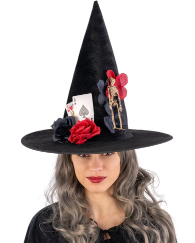Chapeau de sorcière en velours avec squelette, cartes et fleurs h. env. 37 cm. avec étiquette cartonnée pliée
