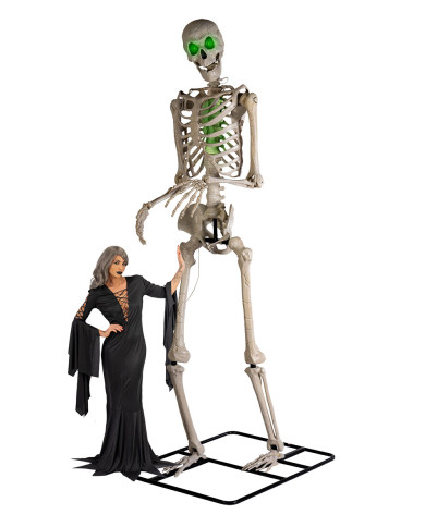 Esqueleto gigante de unos 320 cm de altura en pedestal con luces (pilas incluidas) en caja