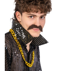 Collier doré en plastique avec étiquette cartonnée pliée