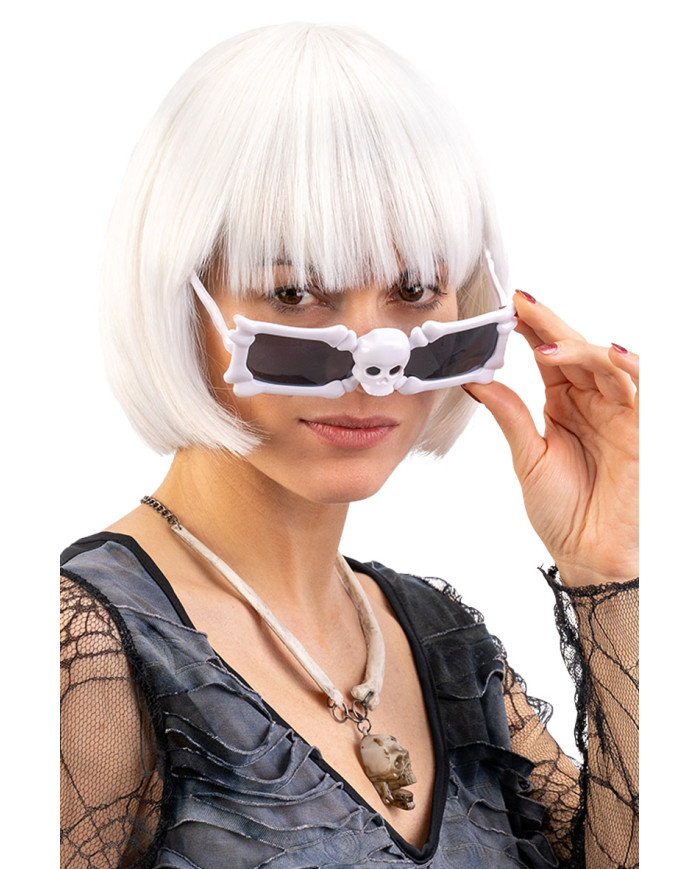 Gafas de Halloween con huesos de esqueleto sobre cartoncillo