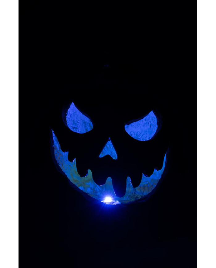 Calabaza decorativa de resina con luces de unos 33 cm de altura en caja