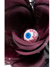 Stiel mit bordeauxfarbenen Rosen und Augen H. ca. 45 cm mit Pappschild/Etikett