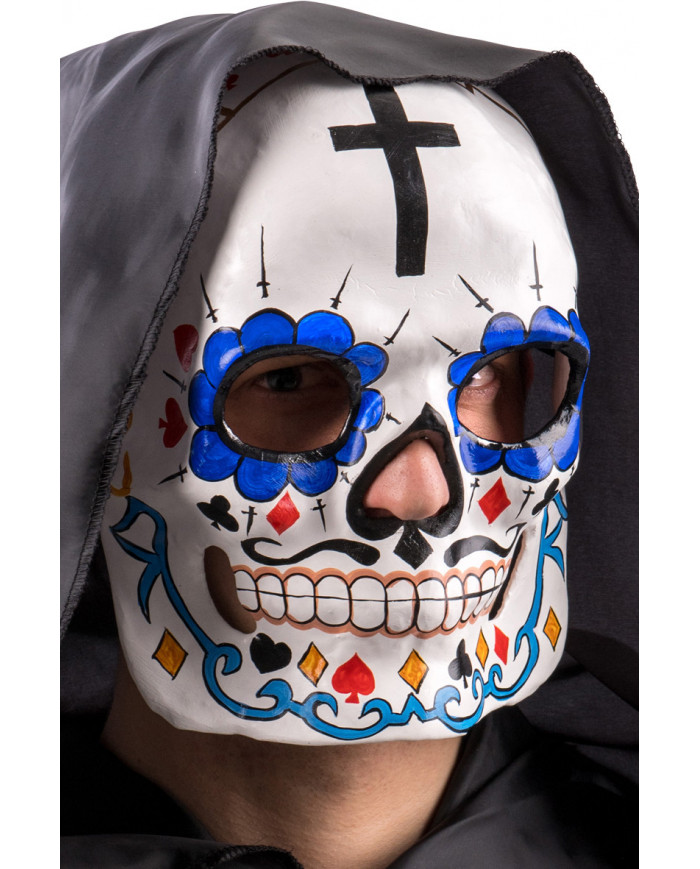 Masque tête de mort mexicaine en papier mâché avec croix dans une