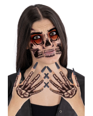 Trägerkarte Hände- und Totenkopf-Tattoos, in Beutel auf Pappkarton