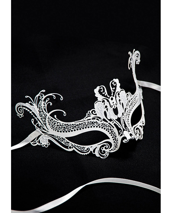 White metal chinless mask for a delicate disguise.
