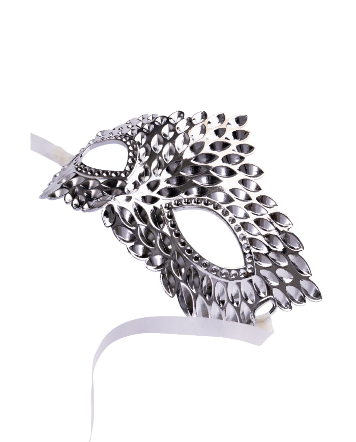 Maschera argento intagliata in plastica su cartoncino