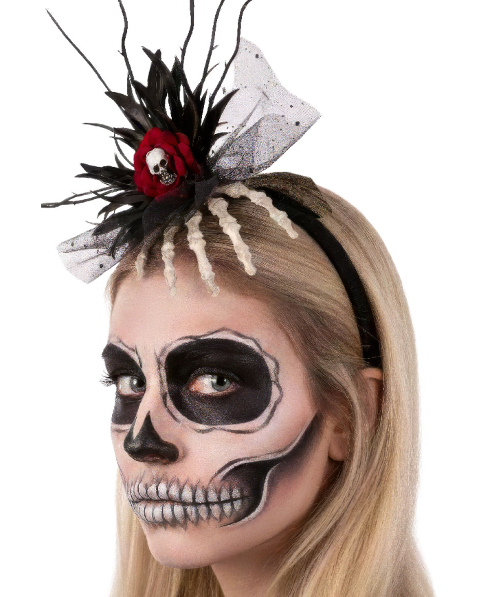 Haarreif mit Skeletthand, Totenkopf und Blumendekorationen mit Pappschild/Etikett