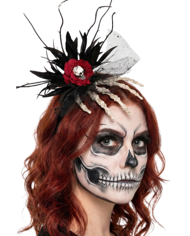Haarreif mit Skeletthand, Totenkopf und Blumendekorationen mit Pappschild/Etikett