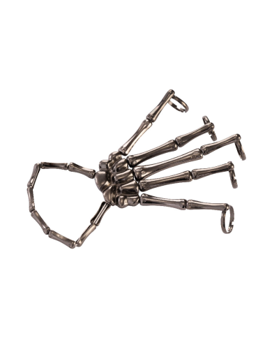 Pulsera mano de esqueleto con anillos de metal sobre cartoncillo