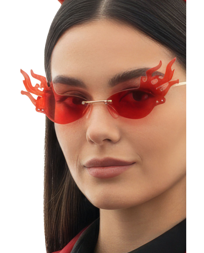 Brille mit Feuerflammen Halloween auf Pappkarton