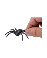 4 arañas de unos 6 cm. de diámetro de plástico sobre cartoncillo