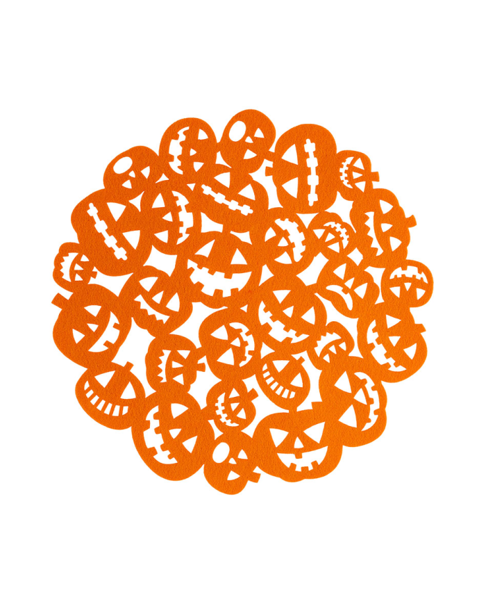 Bajo plato calabazas naranja de fieltro de unos 38 cm. de diámetro con etiqueta colgante/etiqueta