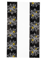 Mantel de plástico negro con telaraña de unos 180x108 cm. de largo en bolsa con solapa de cartón