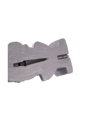 Busto con serpientes de poliestireno con piqueta de unos 43 cm. de alto con etiqueta colgante/etiqueta