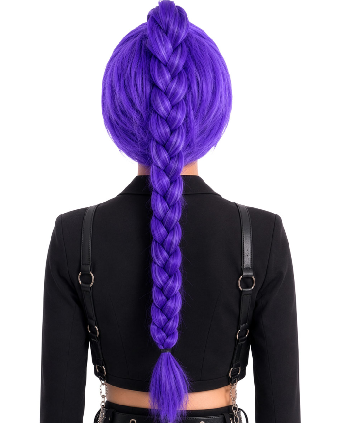 Perruque violette avec tresse dans un étui