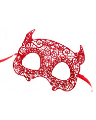 Chinless mask in macram?ö red fabric, for refined taste devils.