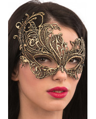 Golden mask in macram?ö fabric, for an elegant and intriguing