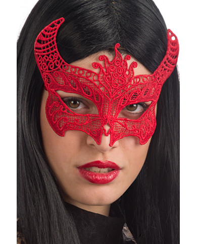 Chinless mask in red macrame' fabric, which will transform you