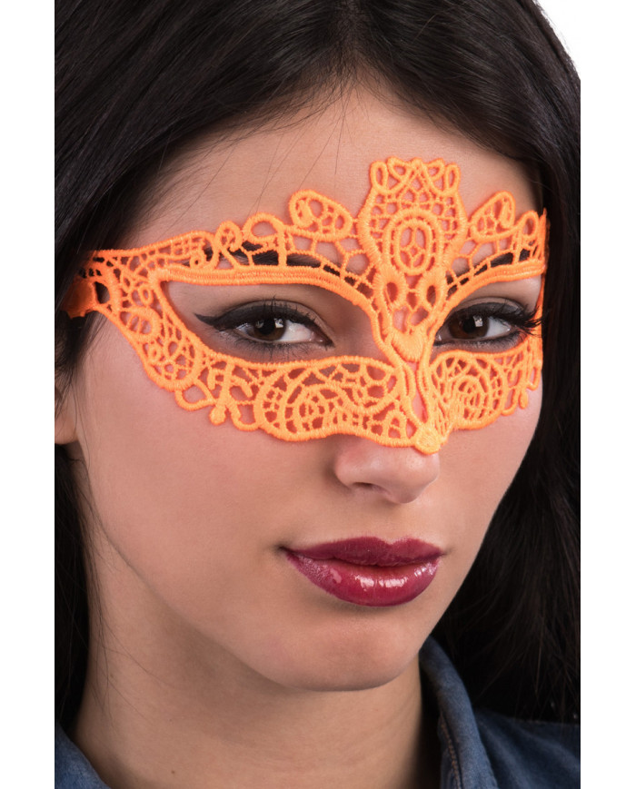 Maschera adulto, realizzata in tessuto macrame' color arancione