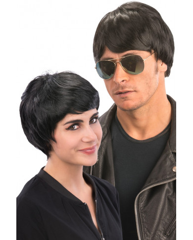 Short black wig with fringe, lends itself to the most varied Short black wig with fringe, lends itself to the most varied