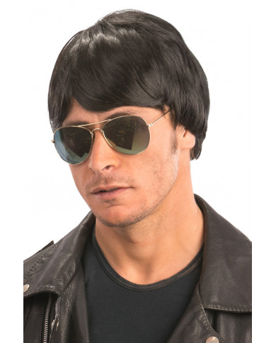 Short black wig with fringe, lends itself to the most varied Short black wig with fringe, lends itself to the most varied