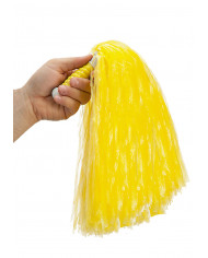 Pompon realizzati in filamenti di colore giallo con comoda Pompon realizzati in filamenti di colore giallo con comoda