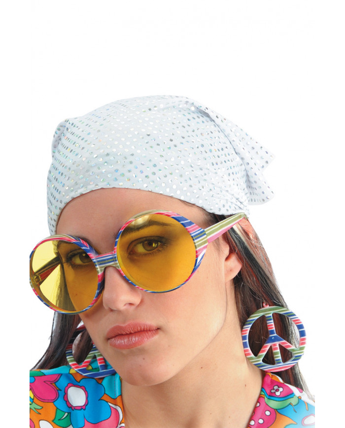 Hippie-Brille mit Ohrringen auf Pappkarton
