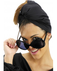 Gafas de sol negras años ’60 sobre cartoncillo