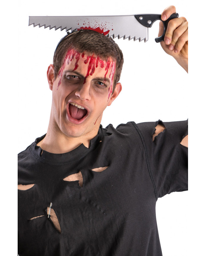 Headband with bloody saw, for fun jokes and horror disguises. Headband with bloody saw, for fun jokes and horror disguises.