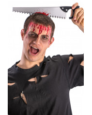 Headband with bloody saw, for fun jokes and horror disguises. Headband with bloody saw, for fun jokes and horror disguises.