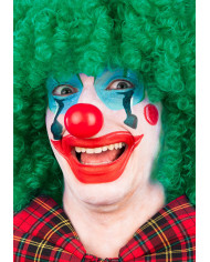 Naso da clown in plastica rigida di colore rosso che misura