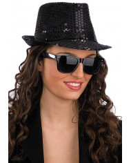 Lunettes noires sur papier cartonné