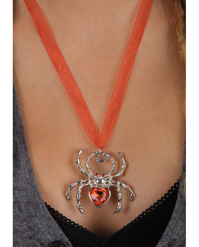Collana in metallo con legaccio in tessuto. Per un