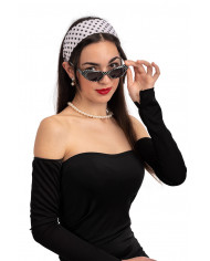 Set consisting of glasses with dark lenses and black and white Set consisting of glasses with dark lenses and black and white