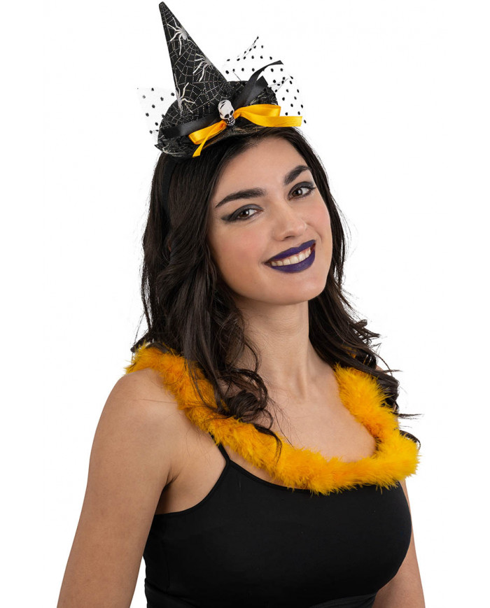 chapeau sorcière noir avec tête de mort, plumes, voile, serre-tête avec carte d’en-tête chapeau sorcière noir avec tête de mort, plumes, voile, serre-tête avec carte d’en-tête