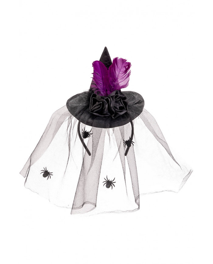 chapeau en satin noir avec rose, plumes, voilette et serre-tête avec carte d’en-tête